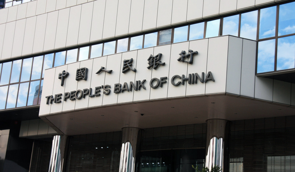 中國央行兩年內首降利率,是什么信號?