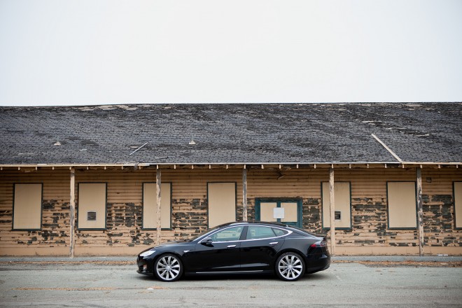 馬斯克坐不住了:特斯拉自動駕駛汽車明年就賣